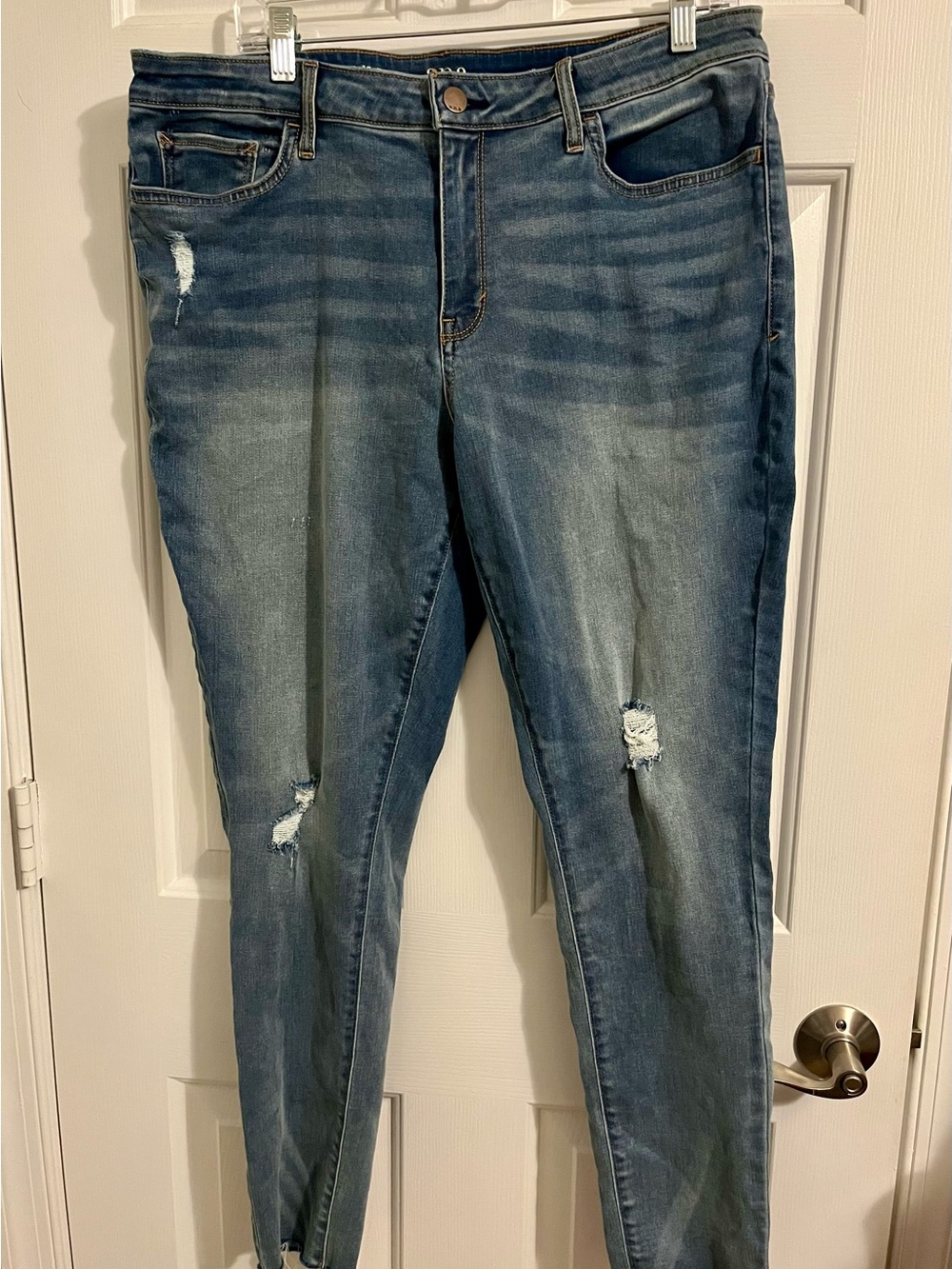 Ana Mid-Rise Jegging Blue Distressed Women’s Jeans Size 16 EUC Stretch